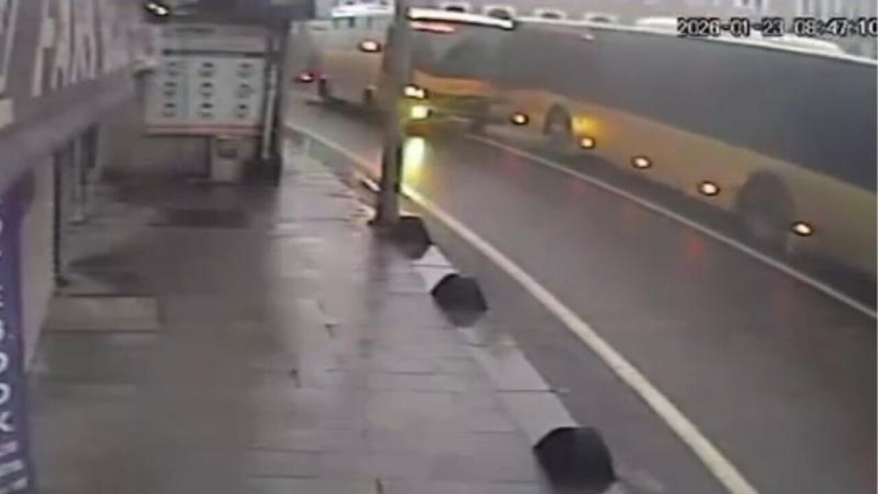 İETT otobüsleri kafa kafaya çarpıştı: Yaralılar var