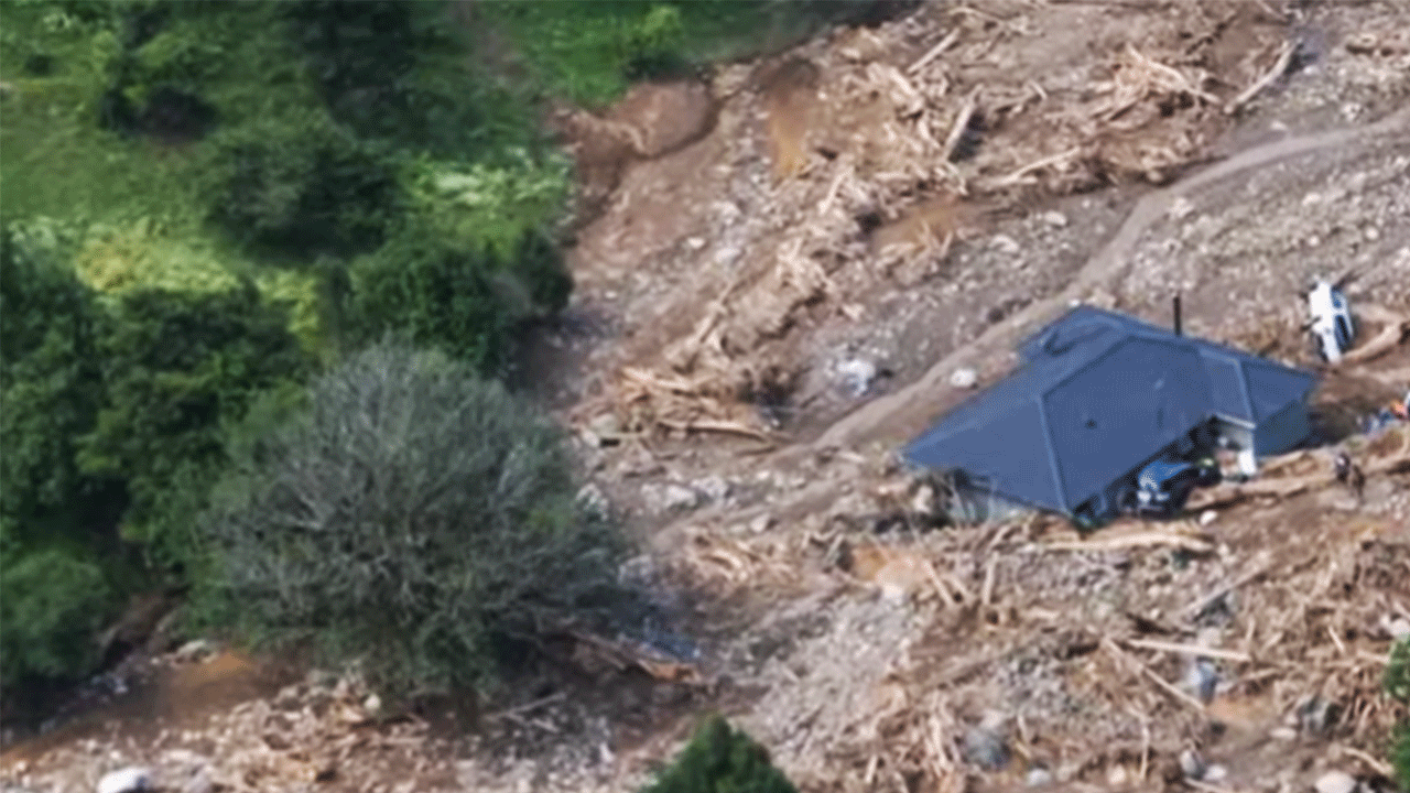 Endonezya'da heyelan faciası: 8 kişi öldü, 28 kişi kayıp