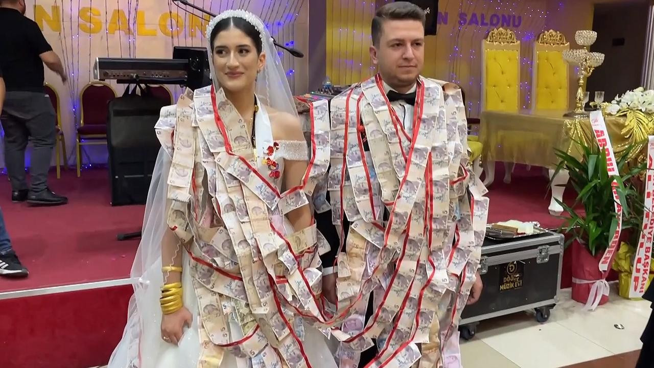 Nakit taşımak sorun olunca düğün davetiyelerine IBAN eklendi