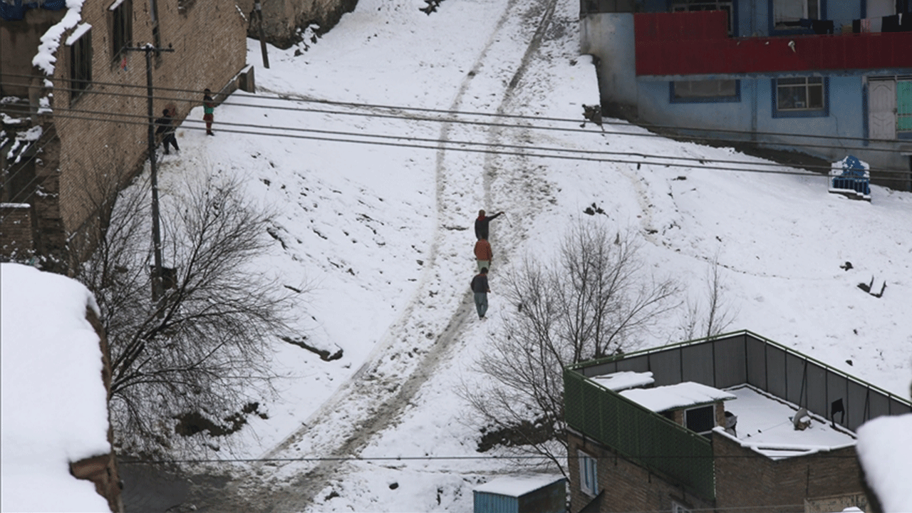 Şiddetli kar ve yağmur Afganistan’ı vurdu: 61 kişi yaşamını yitirdi