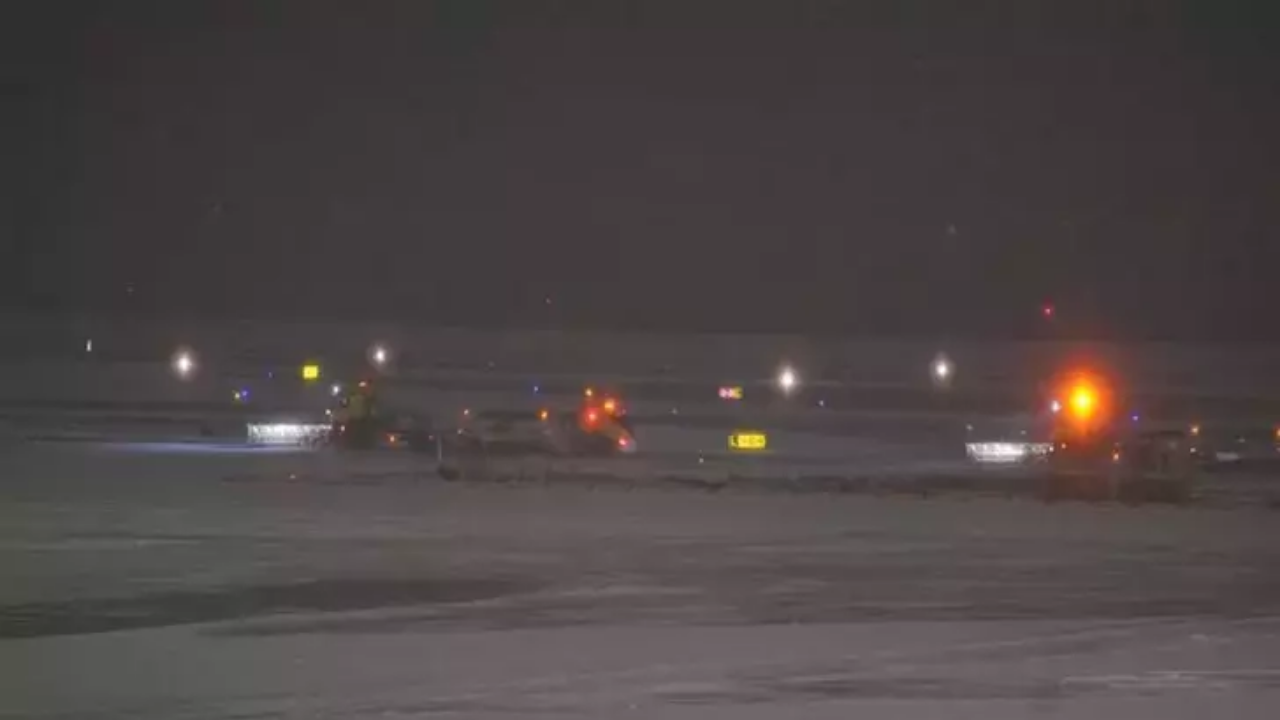 ABD'de kar fırtınası nedeniyle 13 binden fazla uçuş iptal edildi