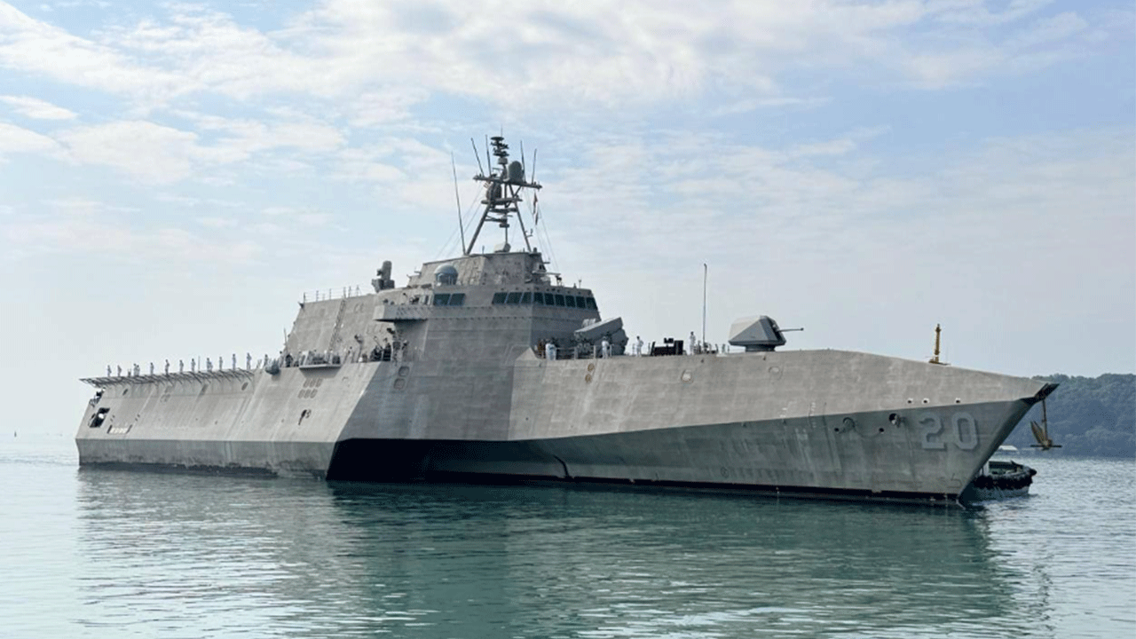 ABD savaş gemisi Kamboçya limanını ziyaret etti