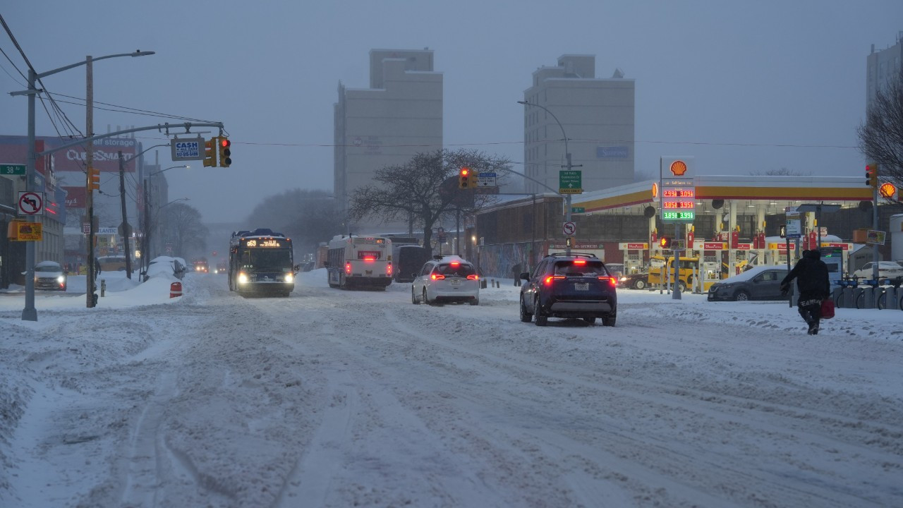 ABD'de kar kabusu: 13 bin uçuş iptal edildi, 953 bin kişi elektriksiz kaldı