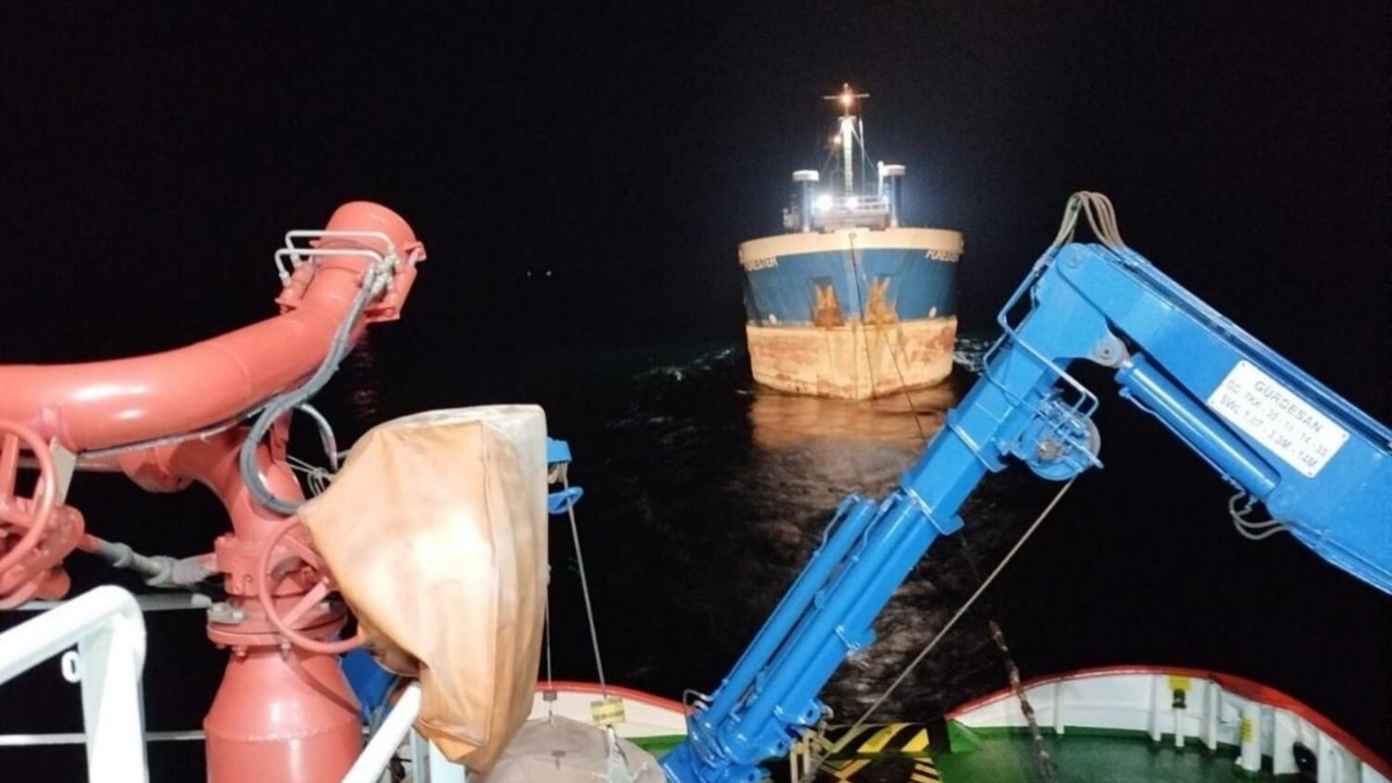 Büyükçekmece açıklarında arızalanan gemi kurtarıldı