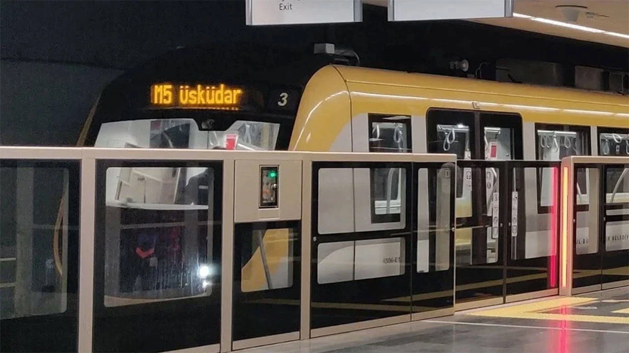 İki gündür kapalı olan Üsküdar–Samandıra Metro Hattı yeniden seferlere başladı