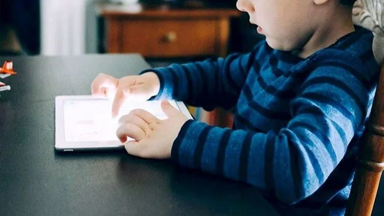 Fransız meclisi, 15 yaşından küçüklere sosyal medya yasağı getiren tasarıyı kabul etti