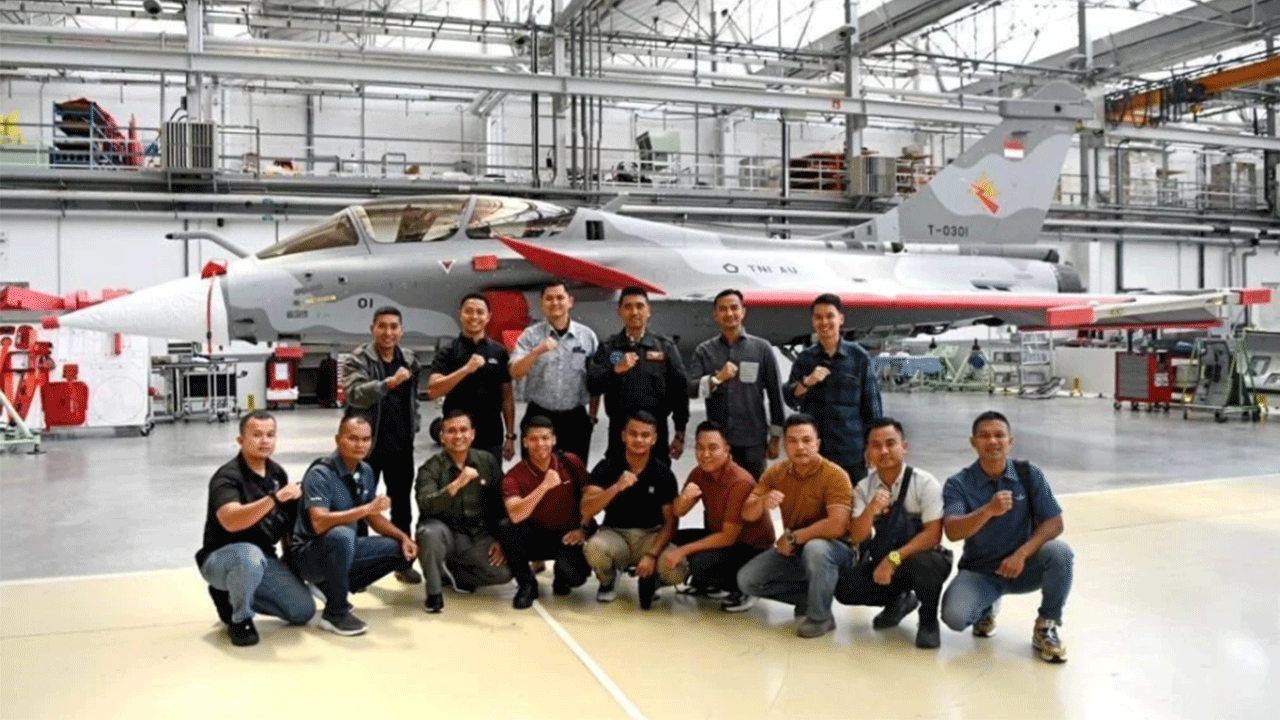 Endonezya, Fransa’dan ilk Rafale savaş uçaklarını teslim aldı