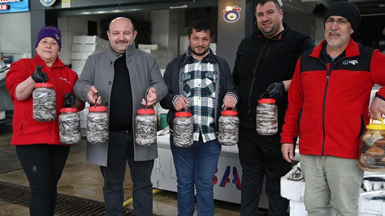 Karadeniz’de hamsi salamurası sezonu başladı