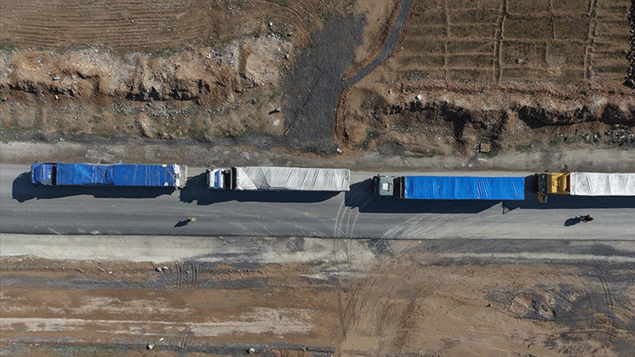 Suriye hükümetinin açtığı insani koridordan Kamışlı'ya yardımlar gönderiliyor
