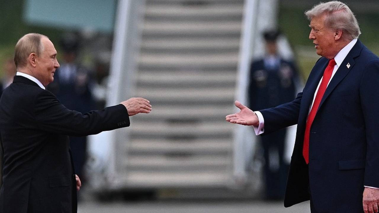 Kremlin: Trump, Putin'den 1 Şubat'a kadar Kiev'e saldırmaktan kaçınmasını şahsen rica etti