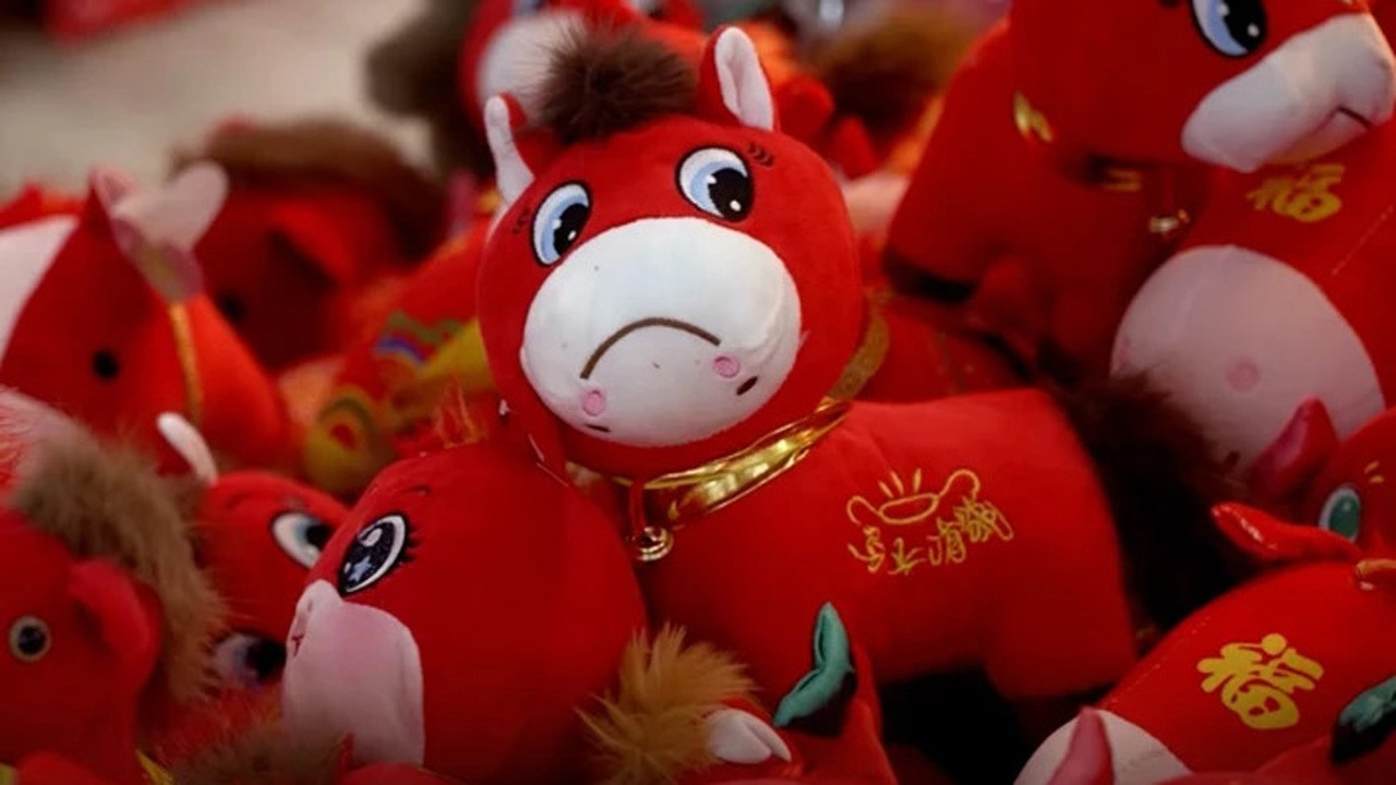 Üretim hatası fenomen doğurdu: Labubu'dan sonra yeni trend “ağlayan at”