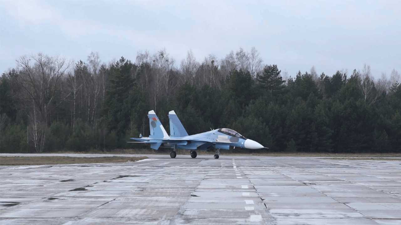 Belarus ilk Su-30SM2 savaş uçaklarını teslim aldı