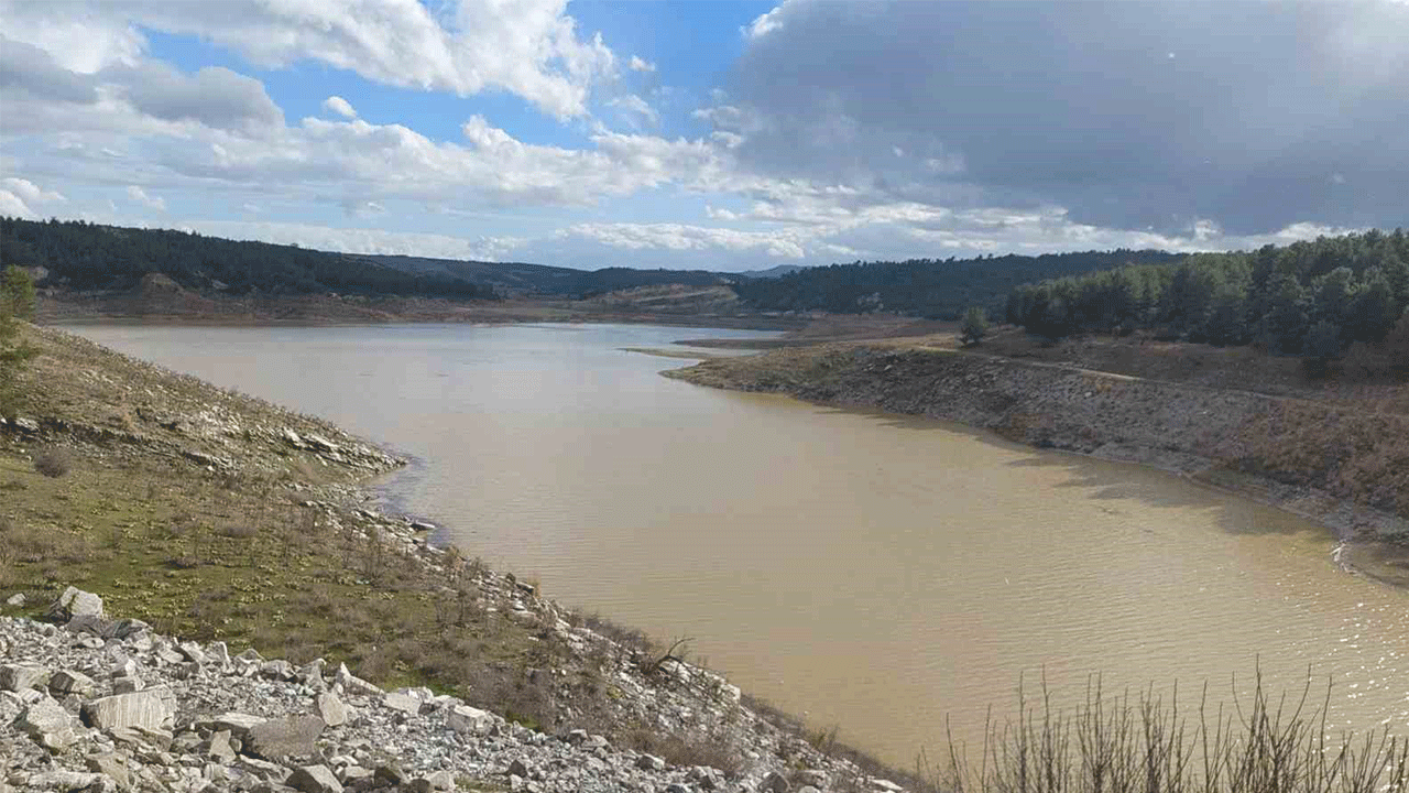 Manisa’da barajlar doldu, çiftçinin yüzü güldü