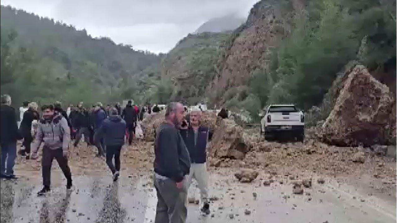Antalya- Isparta karayolunda heyelan
