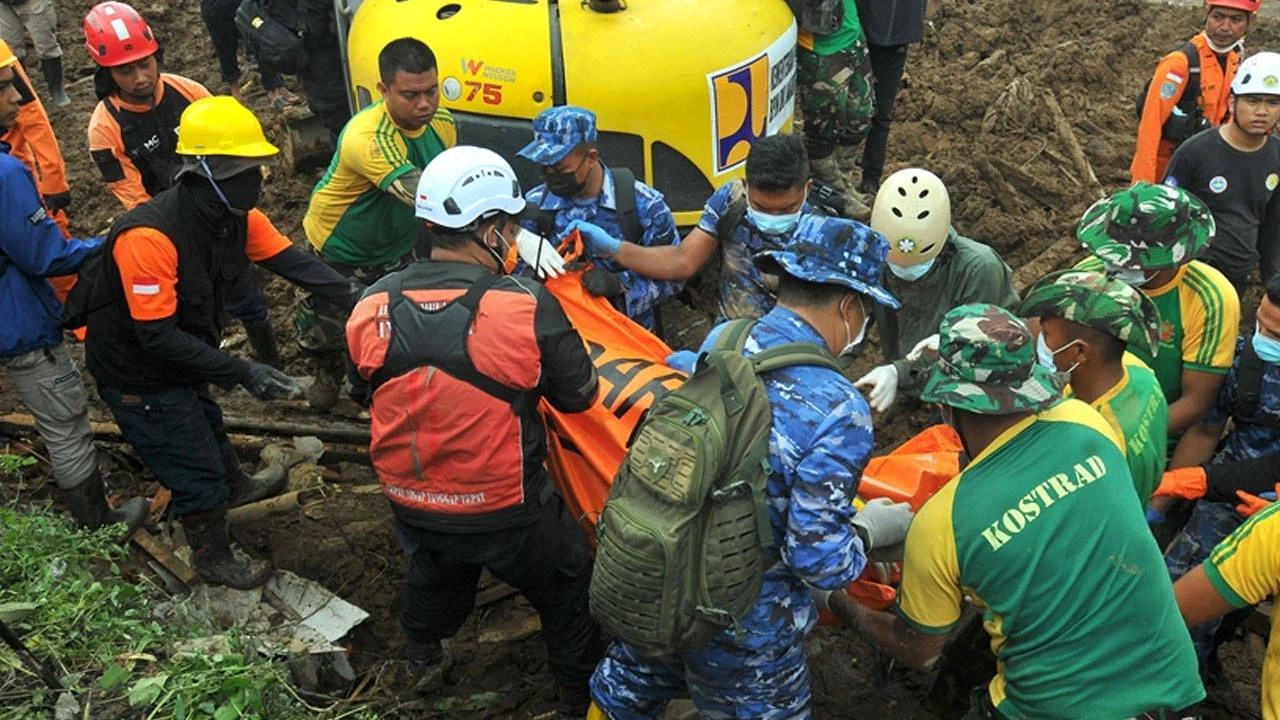 Endonezya’da toprak kayması: Ölü sayısı 70’e yükseldi