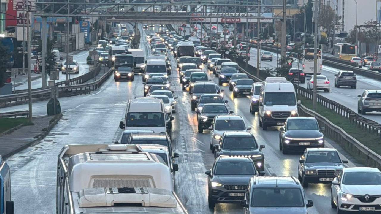 İstanbul Anadolu Yakası'nda trafik yoğunluğu yüzde 80'e ulaştı