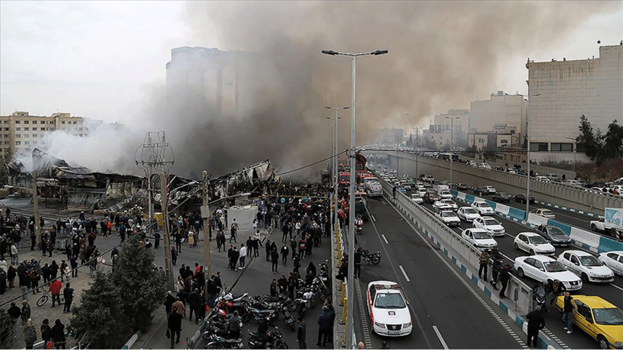 Tahran'daki Cennet Çarşısı'nda yangın meydana geldi: 200 dükkan kül oldu