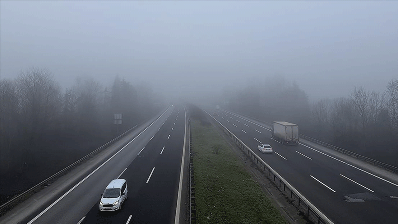Anadolu Otoyolu ve D-100 kara yolunun Bolu Dağı kesiminde sis etkili oldu