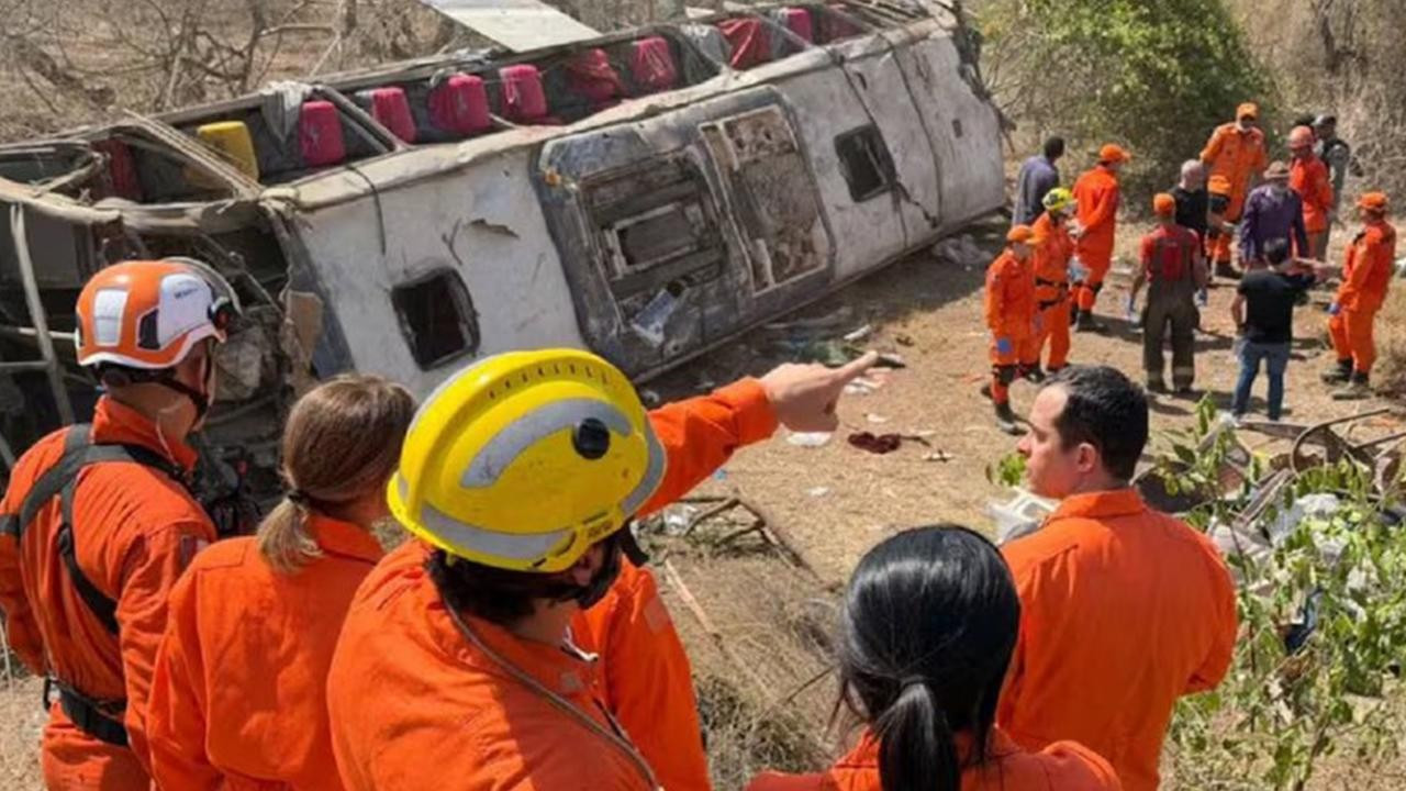 Brezilya'da otobüs devrildi: 16 kişi hayatını kaybetti