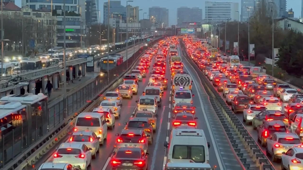 Göztepe Köprüsü’nde güçlendirme: Üsküdar-Göztepe yönünde iki şerit 20 gün kapalı olacak