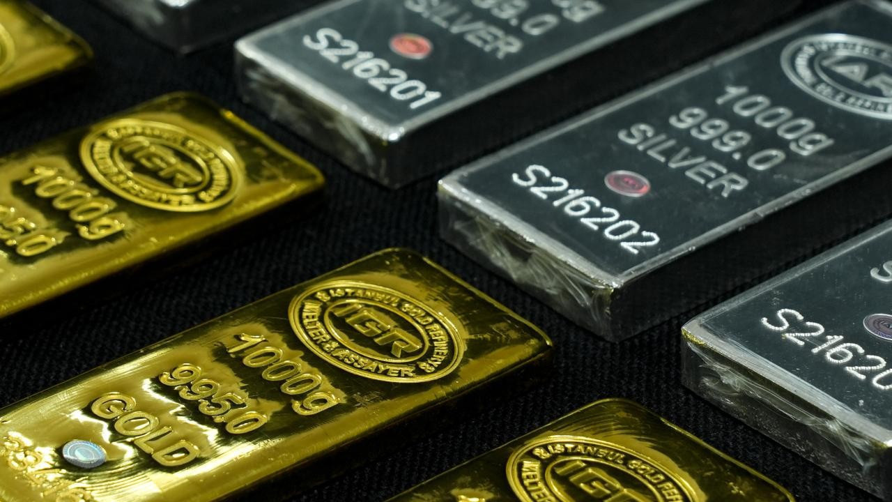 Küresel gelişmeler kıymetli metalleri baskıladı: Altın ve gümüş geriledi