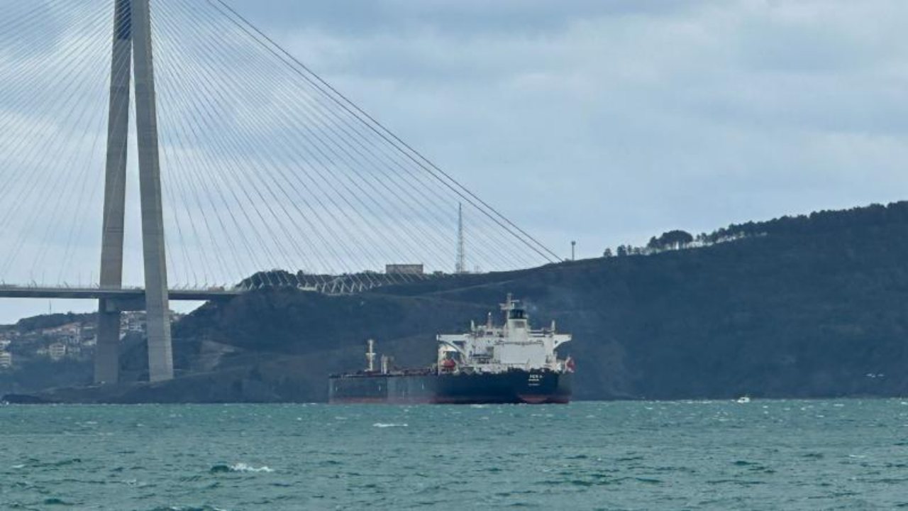 Boğazlardan geçen yıl yaklaşık 85 bin gemi geçti