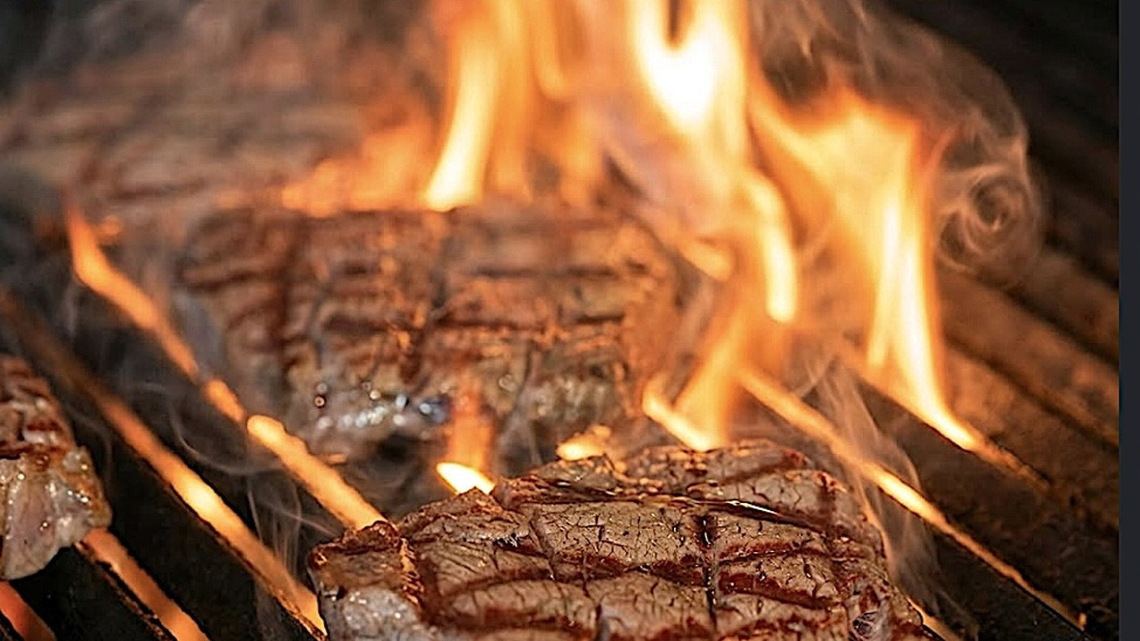 Ateş, sohbet ve ölçülü menü…