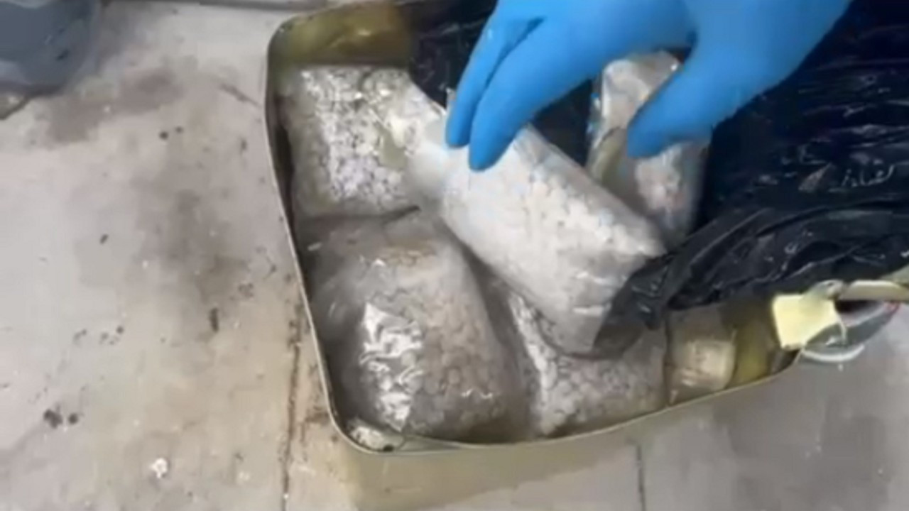 Zeytinyağı tenekelerinden 100 bin adet uyuşturucu hap çıktı