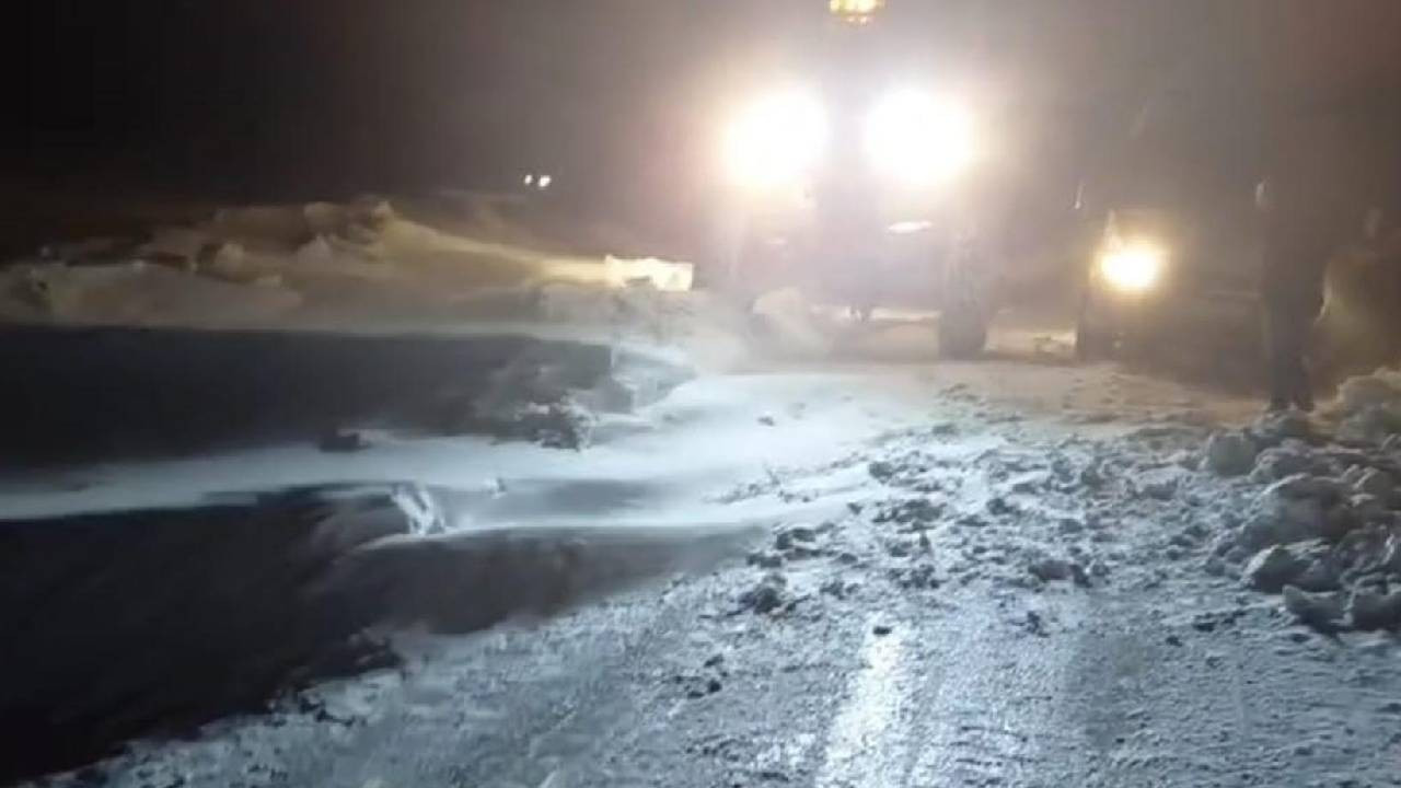 Tipi nedeniyle yolda mahsur kalanlar kurtarıldı; okullar tatil edildi