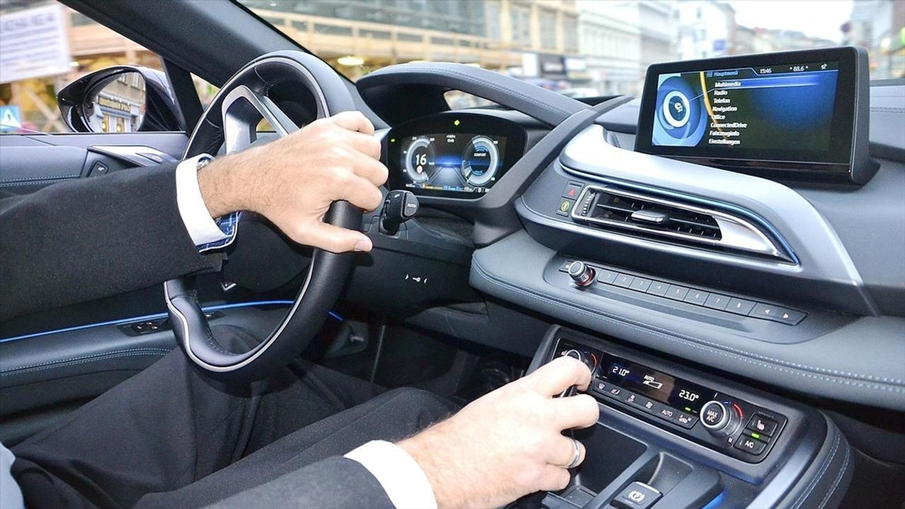 BMW, yüz binlerce aracı geri çağırdı