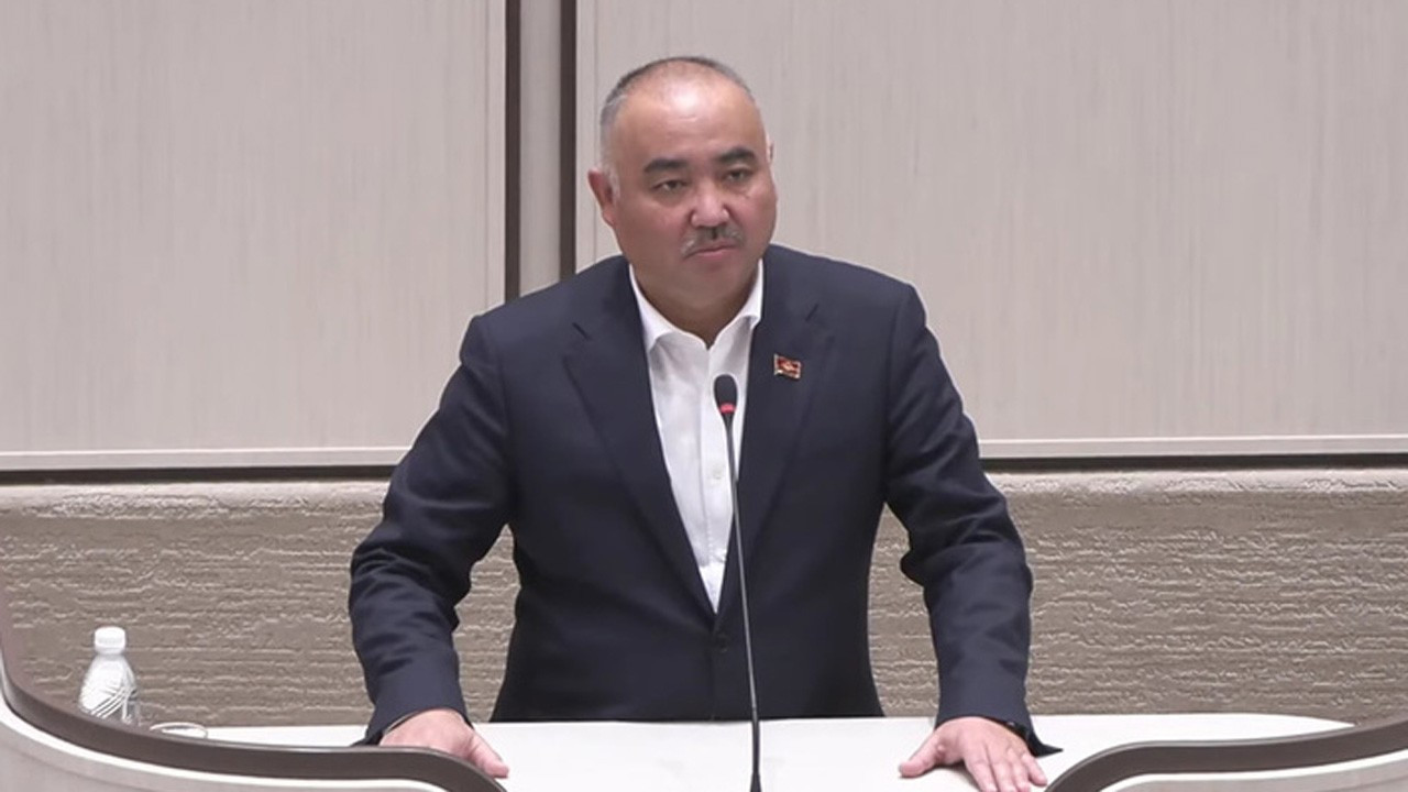 Kırgızistan Meclis Başkanı Turgunbek Uulu istifa etti