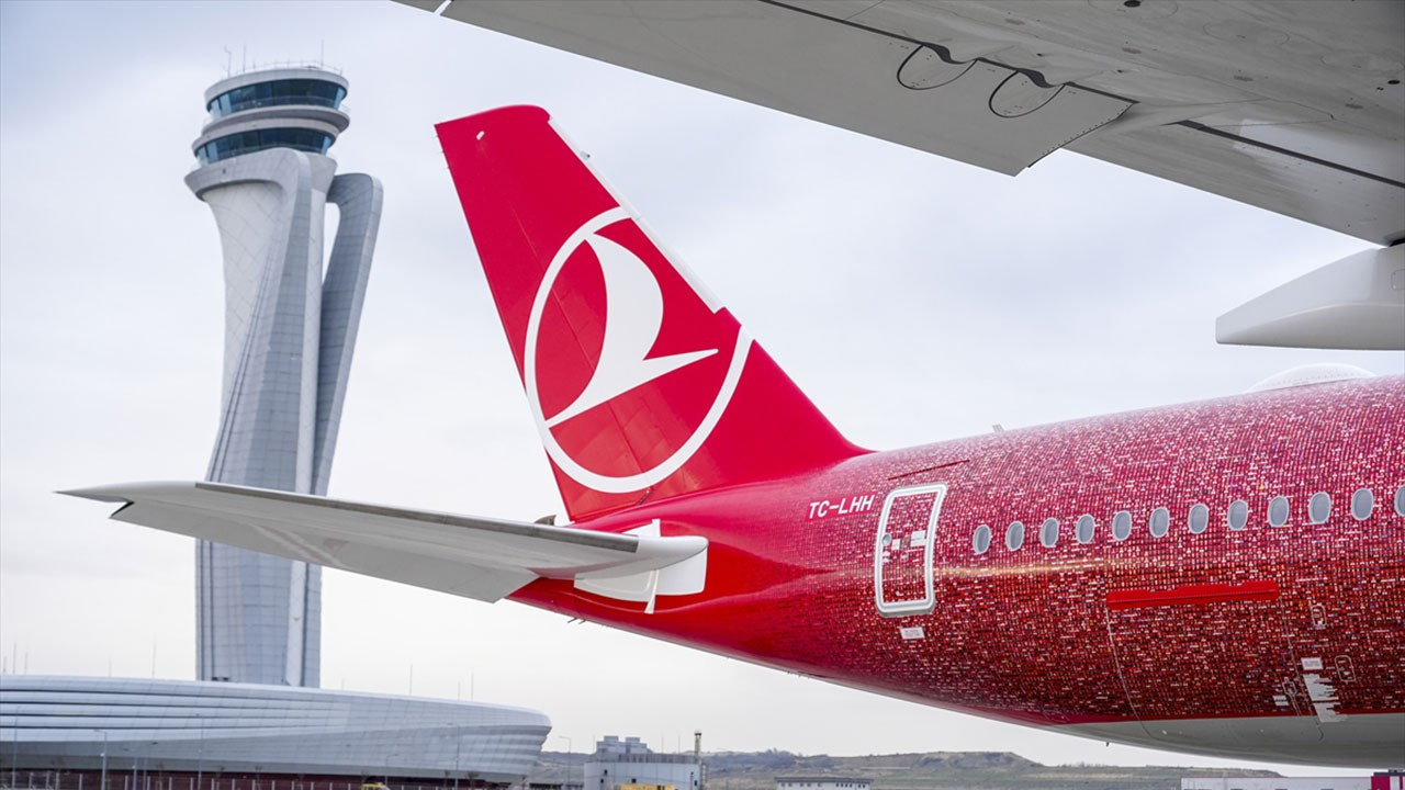 THY, 100 bin çalışanının fotoğrafıyla giydirdiği 500'üncü uçağını tanıttı