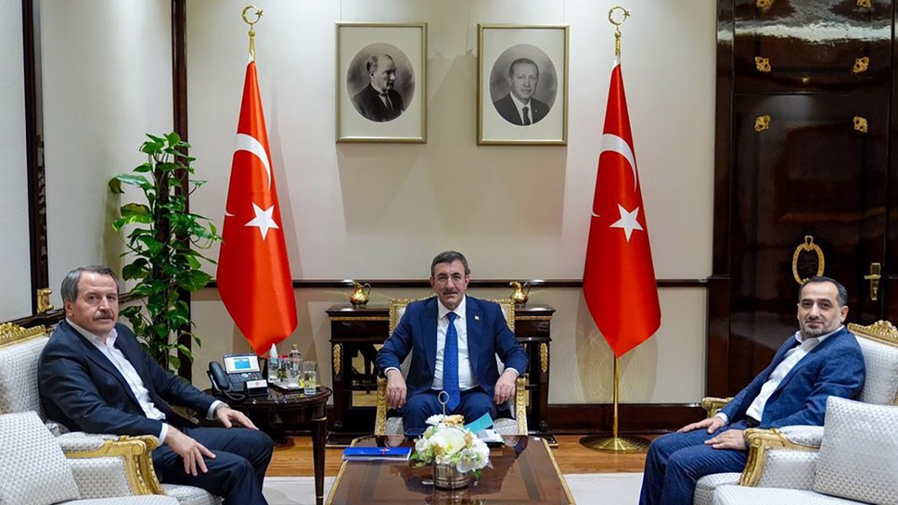 Cumhurbaşkanı Yardımcısı Yılmaz, Memur-Sen Genel Başkanı Yalçın’ı kabul etti