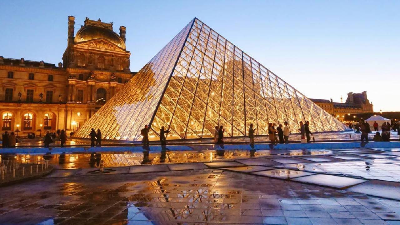 Louvre Müzesi'nde skandallar bitmiyor! Su sızıntısı nedeniyle bazı bölümler kapatıldı, tarihi eserler zarar gördü