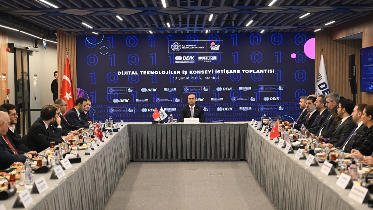 Bakan Kacır, DEİK Dijital Teknolojiler İş Konseyi ile görüştü