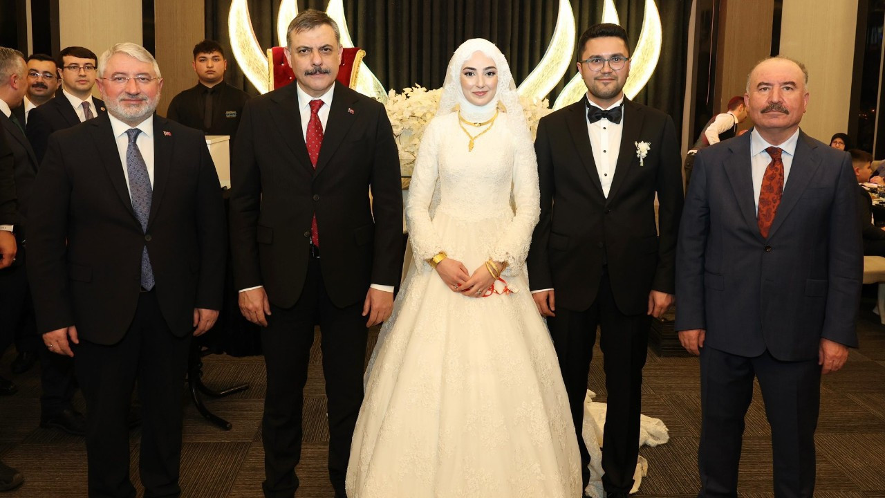 Bakan Çiftçi, Yıldırım'ın oğlunun düğününe katıldı