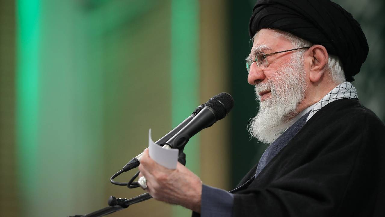 İran dini lideri Hamaney'den ABD'ye gözdağı: 'Bir daha ayağa kalkamaz'