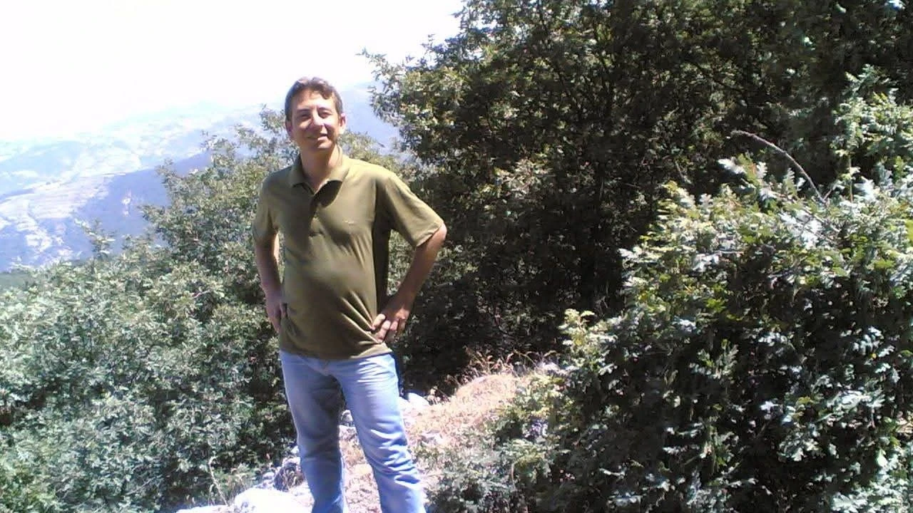 Manisa'da halı sahada kalp krizi geçiren öğretmen hayatını kaybetti