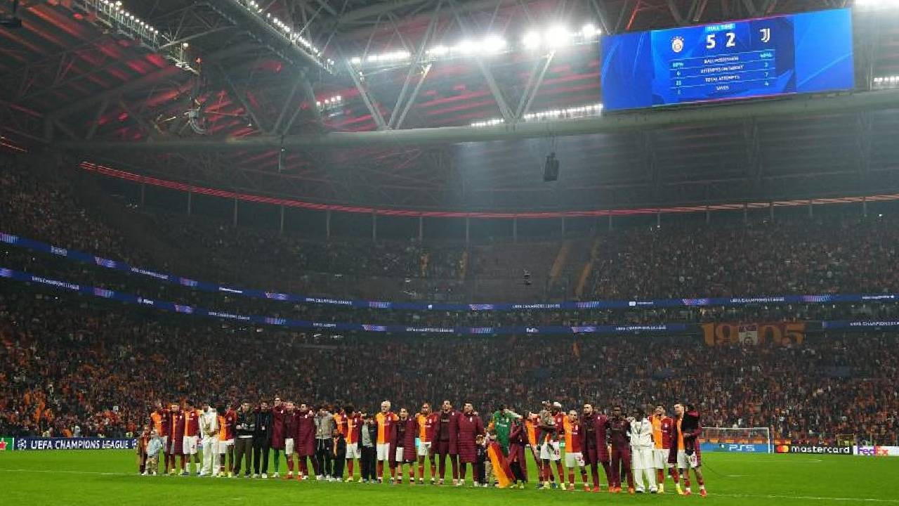Galatasaray'dan UEFA Şampiyonlar Ligi'nde ilk: Şampiyonlar Ligi'nde 5 gol atan ilk Türk takımı oldu