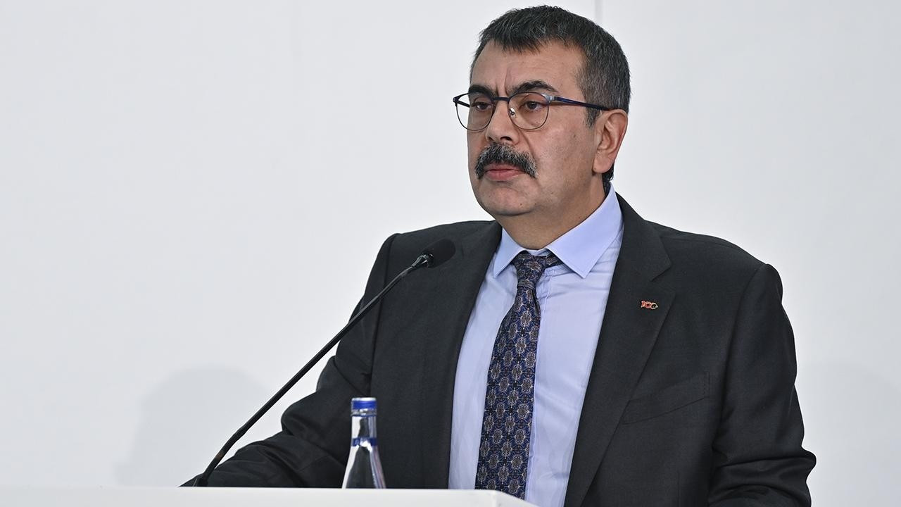 Bakan Tekin açıkladı: Okullarda ara tatil kalkıyor mu?