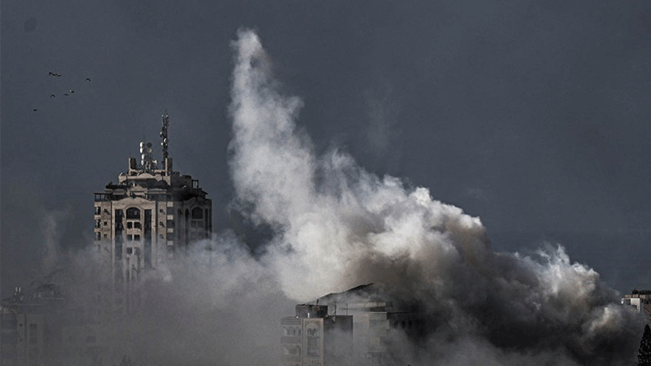 İsrail, Gazze'nin çeşitli bölgelerini bombalamayı sürdürüyor