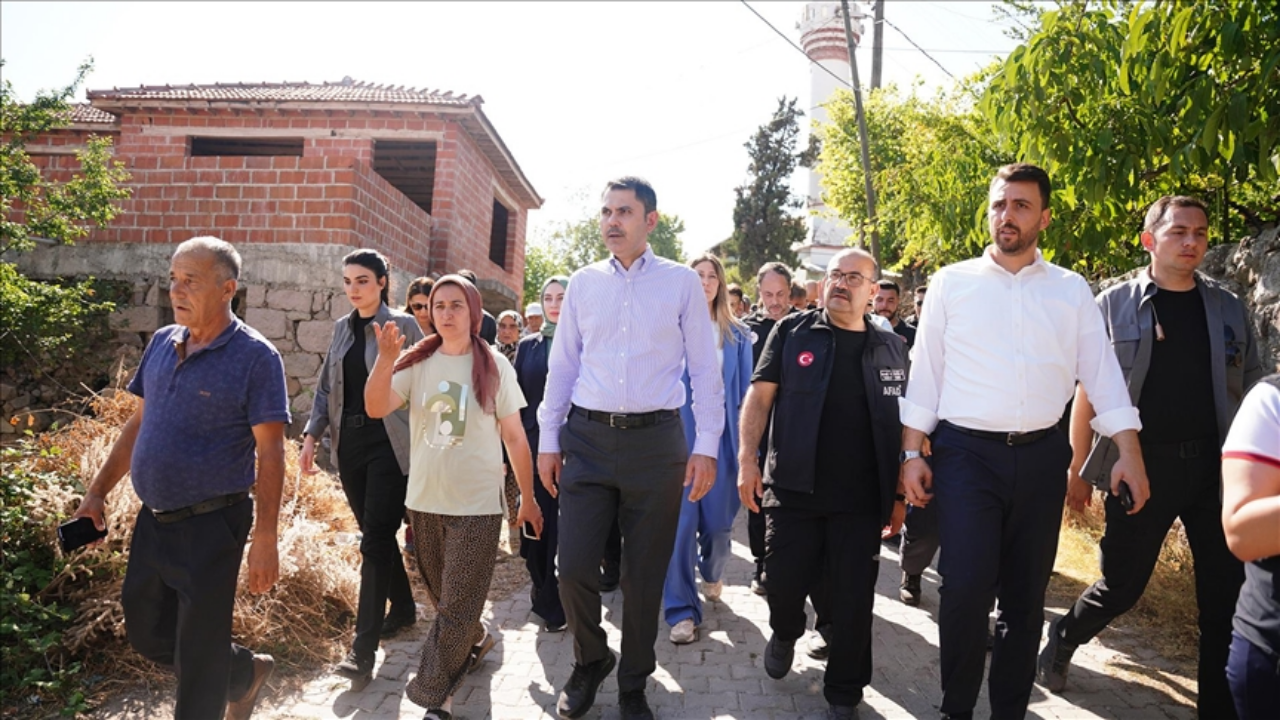 Bakan Kurum: Sındırgı'da ocaklar yeniden tütecek, her aile sıcak yuvasına kavuşacak