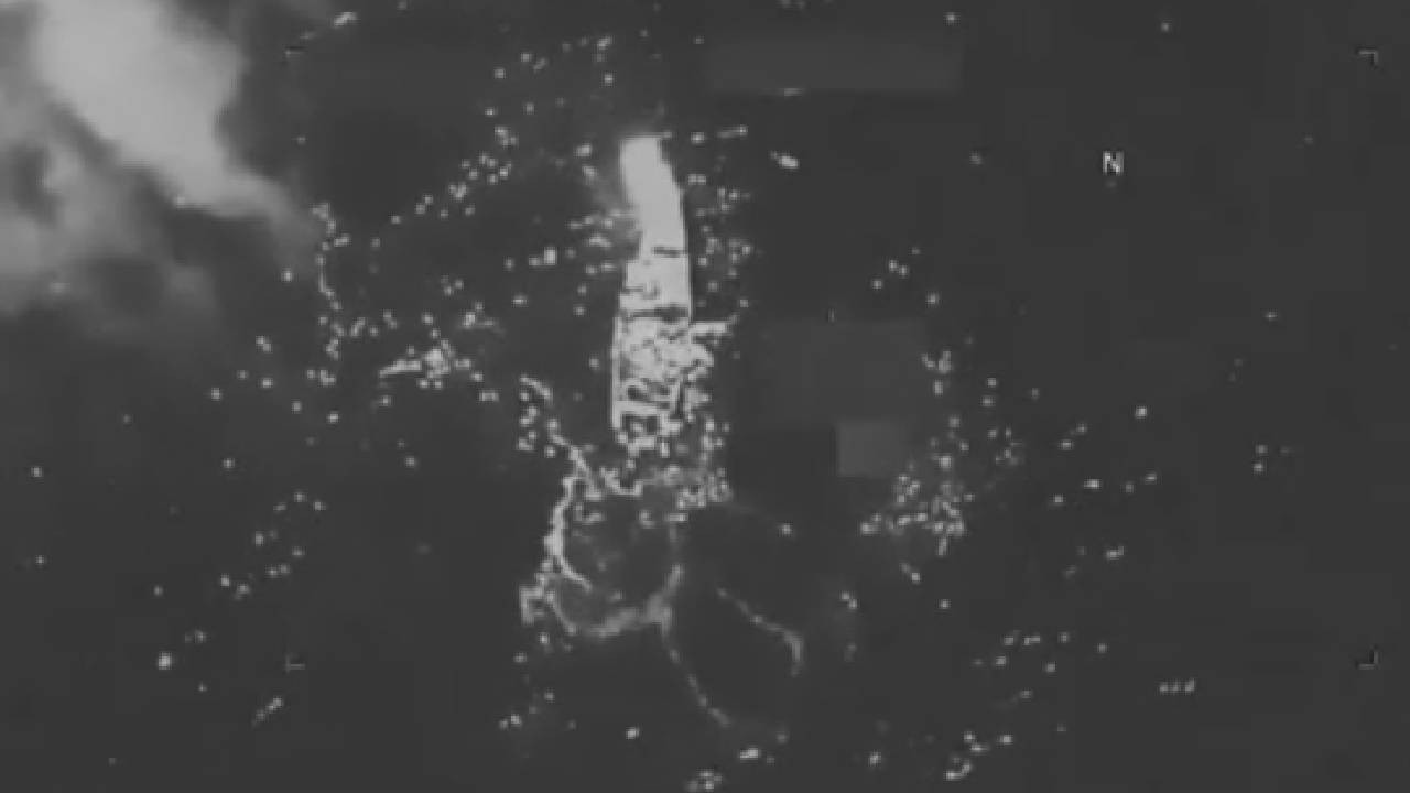 ABD, Karayipler’de uyuşturucu taşıyan tekneyi vurdu: 3 ölü! İşte teknenin vurulma anı (Video)