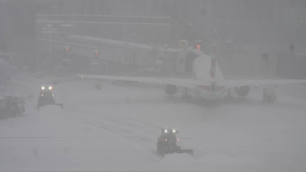 ABD'de yoğun kar yağışı: 5 binden fazla uçuş iptal edildi