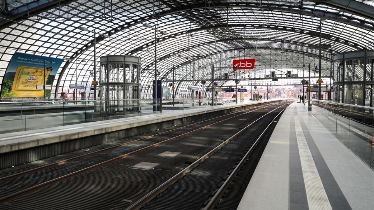 Almanya'da grev kararı: Toplu ulaşım aksayacak