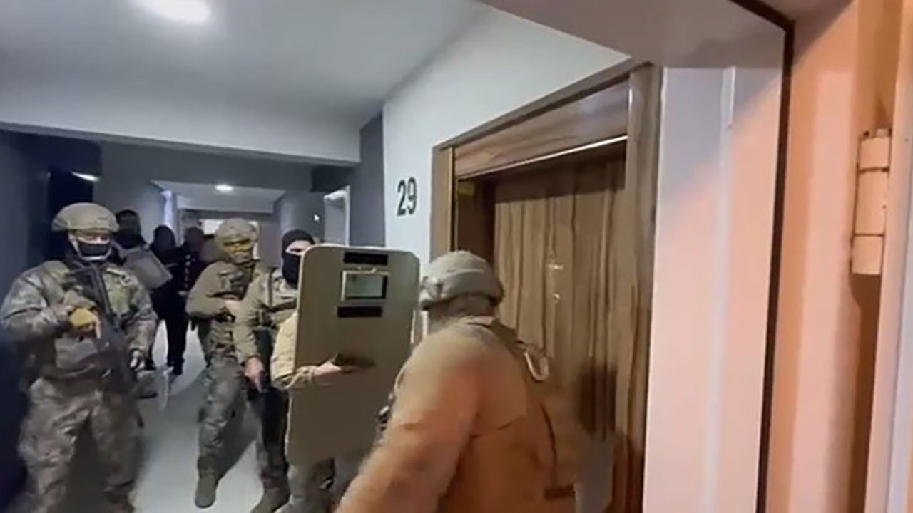 Finans hacmi tam 2 milyar TL! İzmir'de bahis çetesi çökertildi