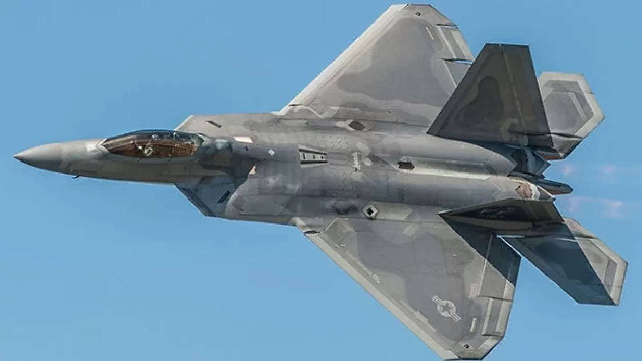 Saldırı hazırlığı mı? İsrail basını: ABD’ye ait 12 adet F-22 savaş uçağı İsrail’e iniş yaptı