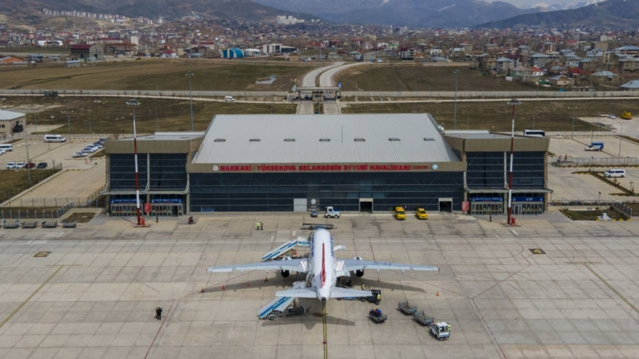 Yüksekova Havalimanı'nda uyuşturucu operasyonu: 15 kişi gözaltına alındı