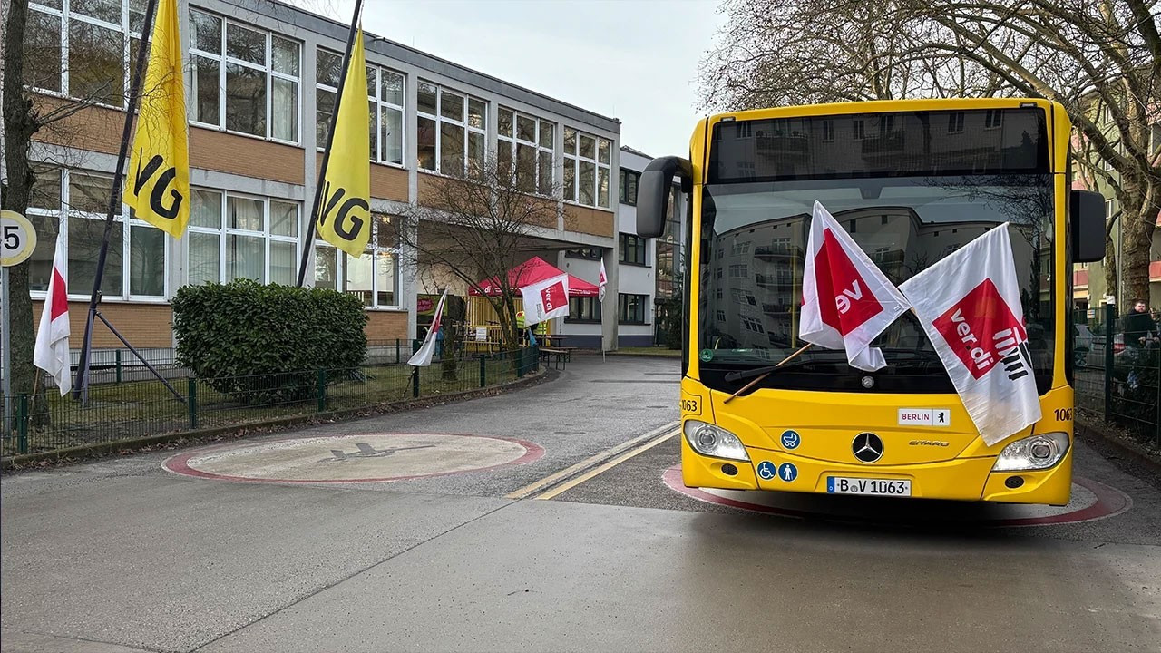 Almanya'da yeni grev dalgası toplu ulaşımı felç etti