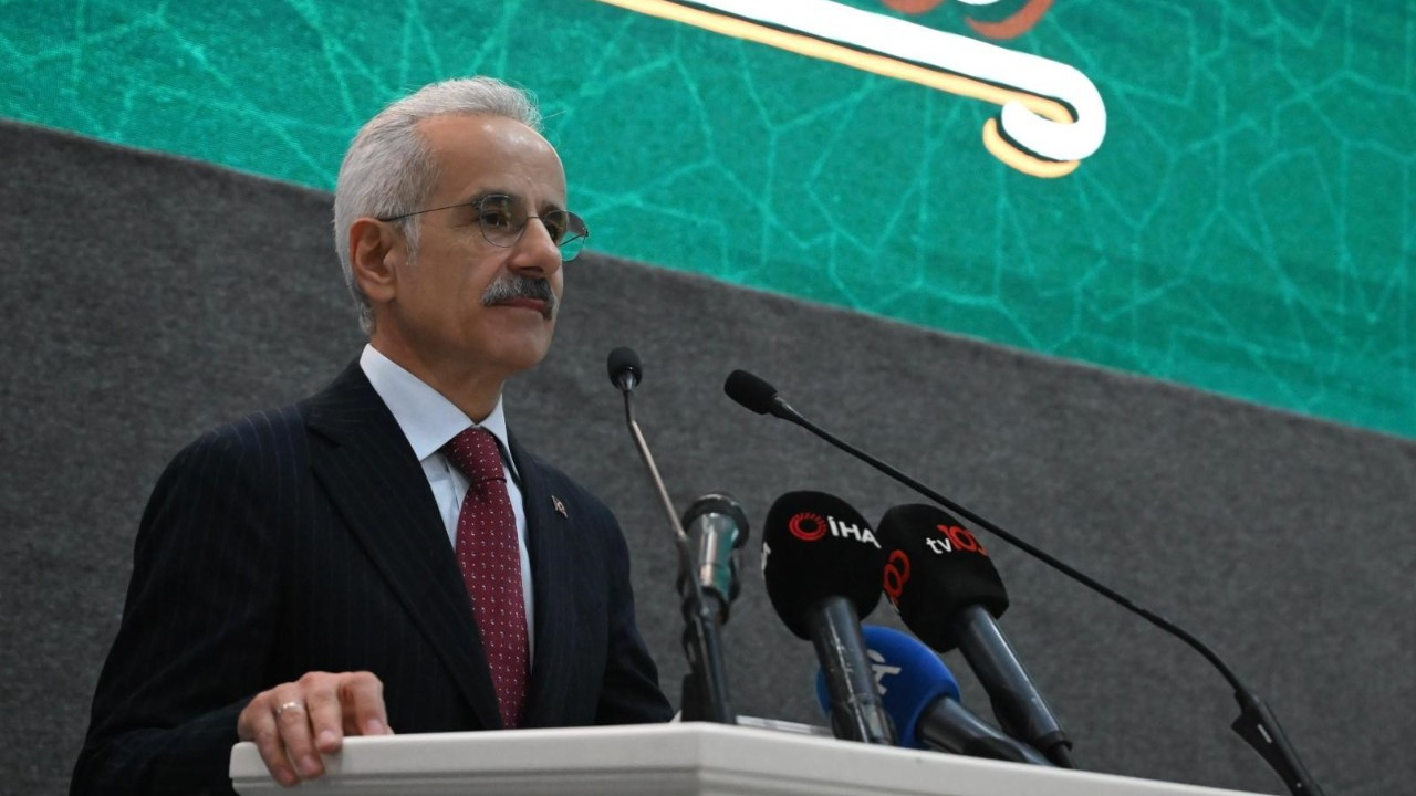 Bakan Uraloğlu: "15 yaşından küçük çocuklar sosyal paylaşım sitelerinde hesap açamayacak"